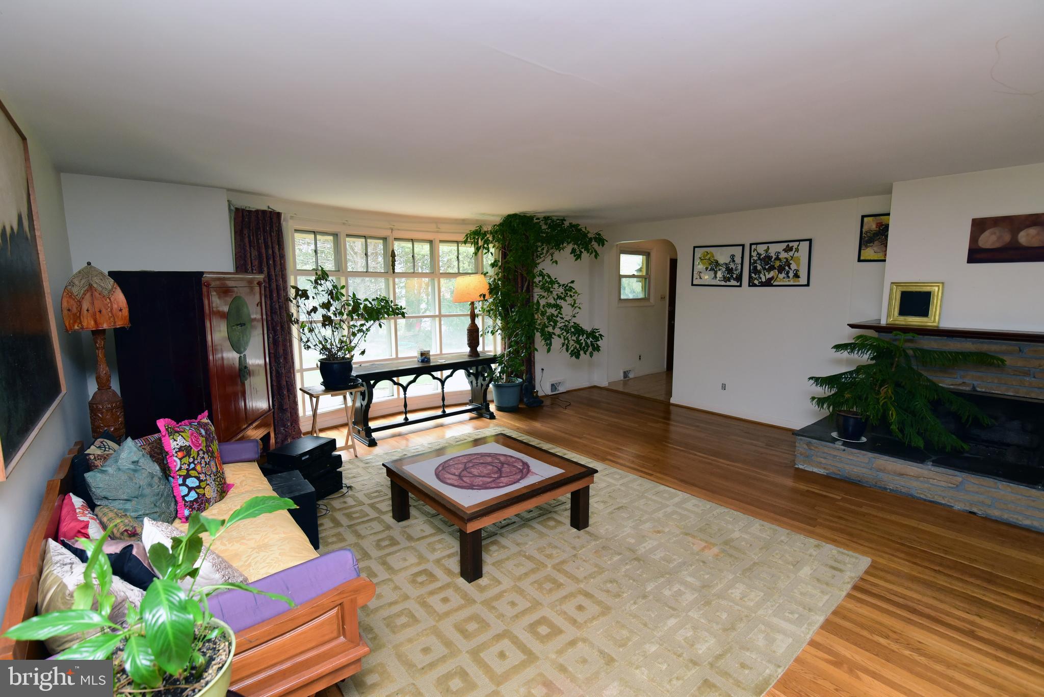 6 Greenvale Road Moorestown, NJ 08057 - Photo 3 of 14 Living Room