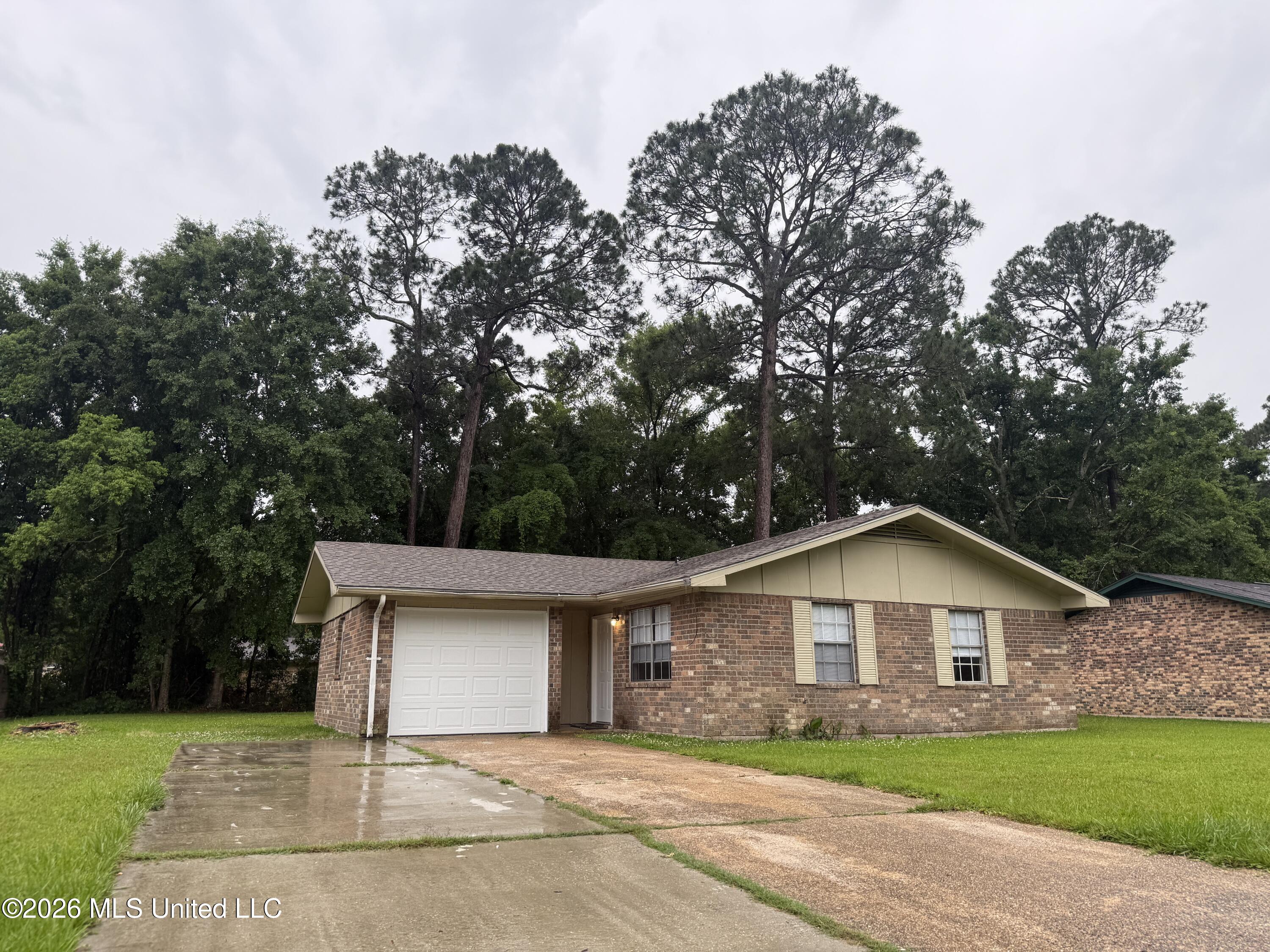 1605 Riverside Drive Gautier, MS 39553 - Photo 2 of 47 Exterior 1
