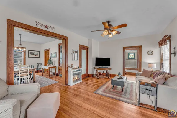 $189,900 | 502 Orange Street, Rossville, KS 66533