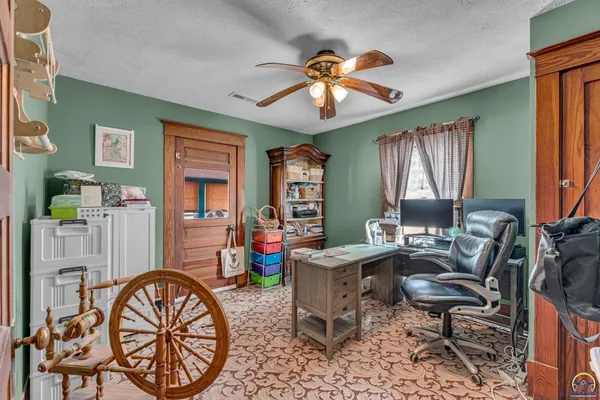 $189,900 | 502 Orange Street, Rossville, KS 66533