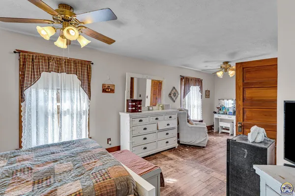 $189,900 | 502 Orange Street, Rossville, KS 66533
