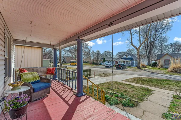 $189,900 | 502 Orange Street, Rossville, KS 66533