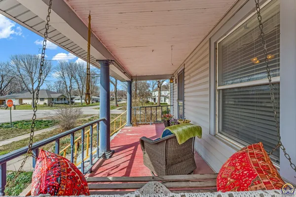 $189,900 | 502 Orange Street, Rossville, KS 66533