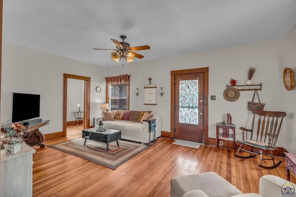 $189,900 | 502 Orange Street, Rossville, KS 66533