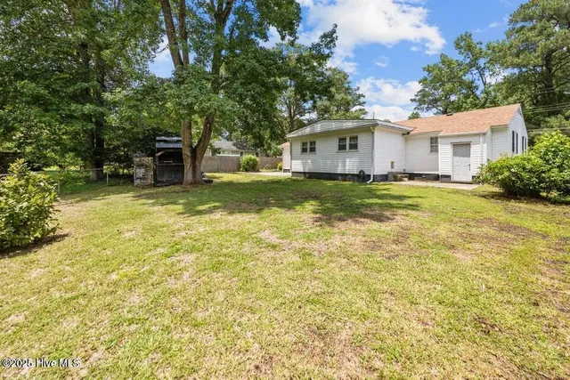 $1,700 | 613 Maple Street, Jacksonville, NC 28540