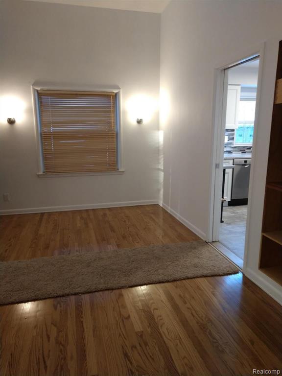 3032 Trafford Road Royal Oak, MI 48073 - Photo 8 of 22