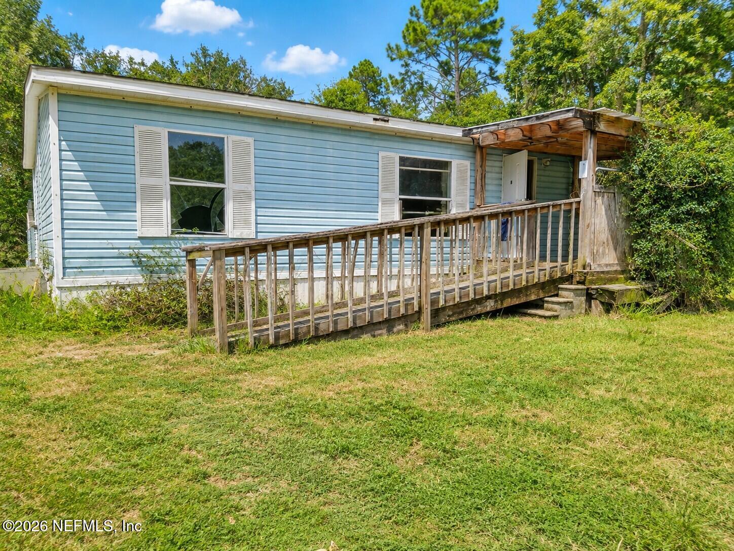 106 Lake Shore Road Interlachen, FL 32148 - Photo 3 of 19 Front.