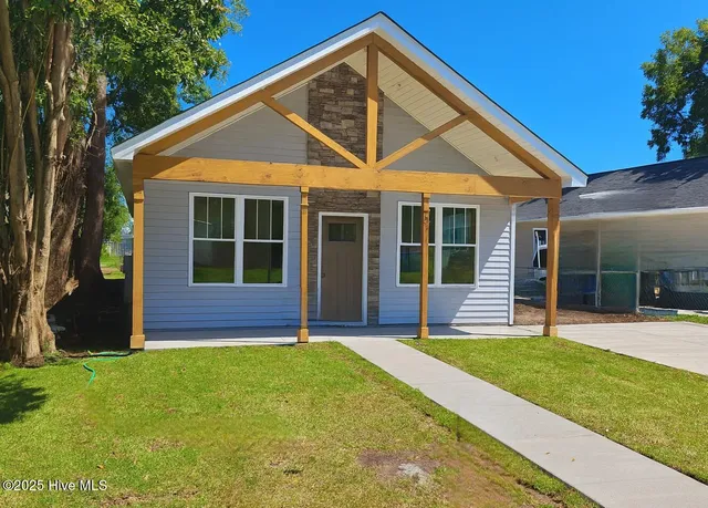 $239,900 | 227 East Hammond Street, Winterville, NC 28590