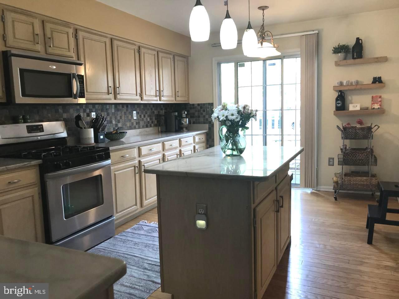 301 Deer Run Court Pennington, NJ 08534 - Photo 2 of 22