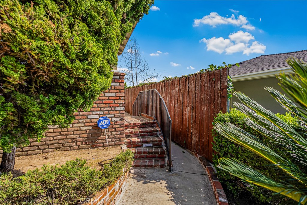 1111 Arbor Dell Road Los Angeles, CA 90041 - Photo 32 of 42 a view of a backyard with sitting area