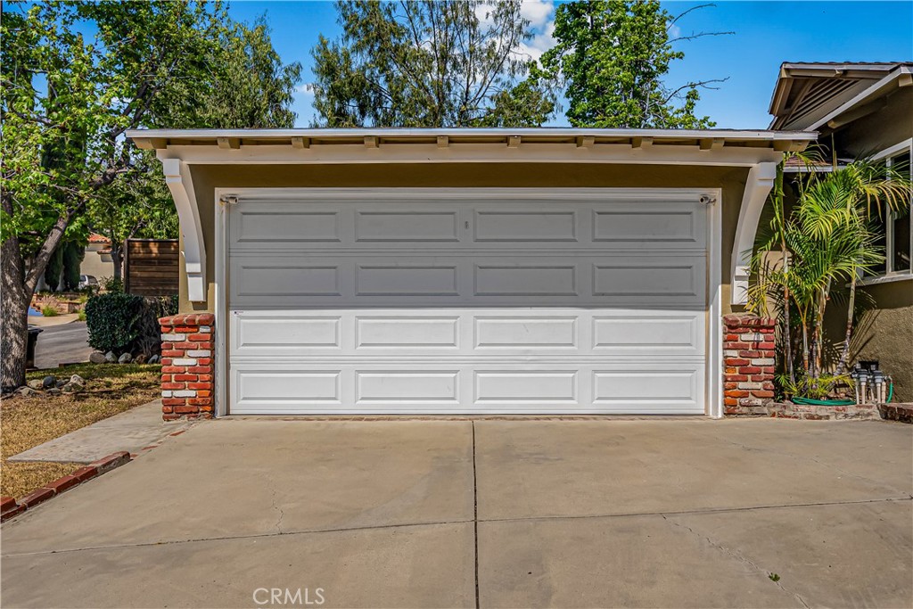 1111 Arbor Dell Road Los Angeles, CA 90041 - Photo 35 of 42 a small white building with a outdoor space