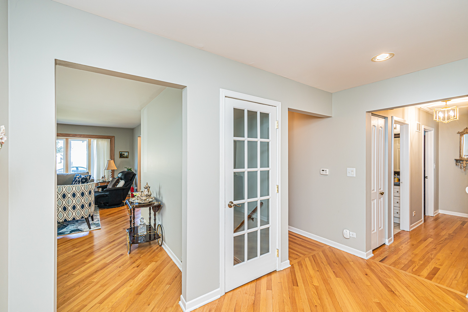 159 Harding Avenue Des Plaines, IL 60016 - Photo 12 of 44 a view of a living room