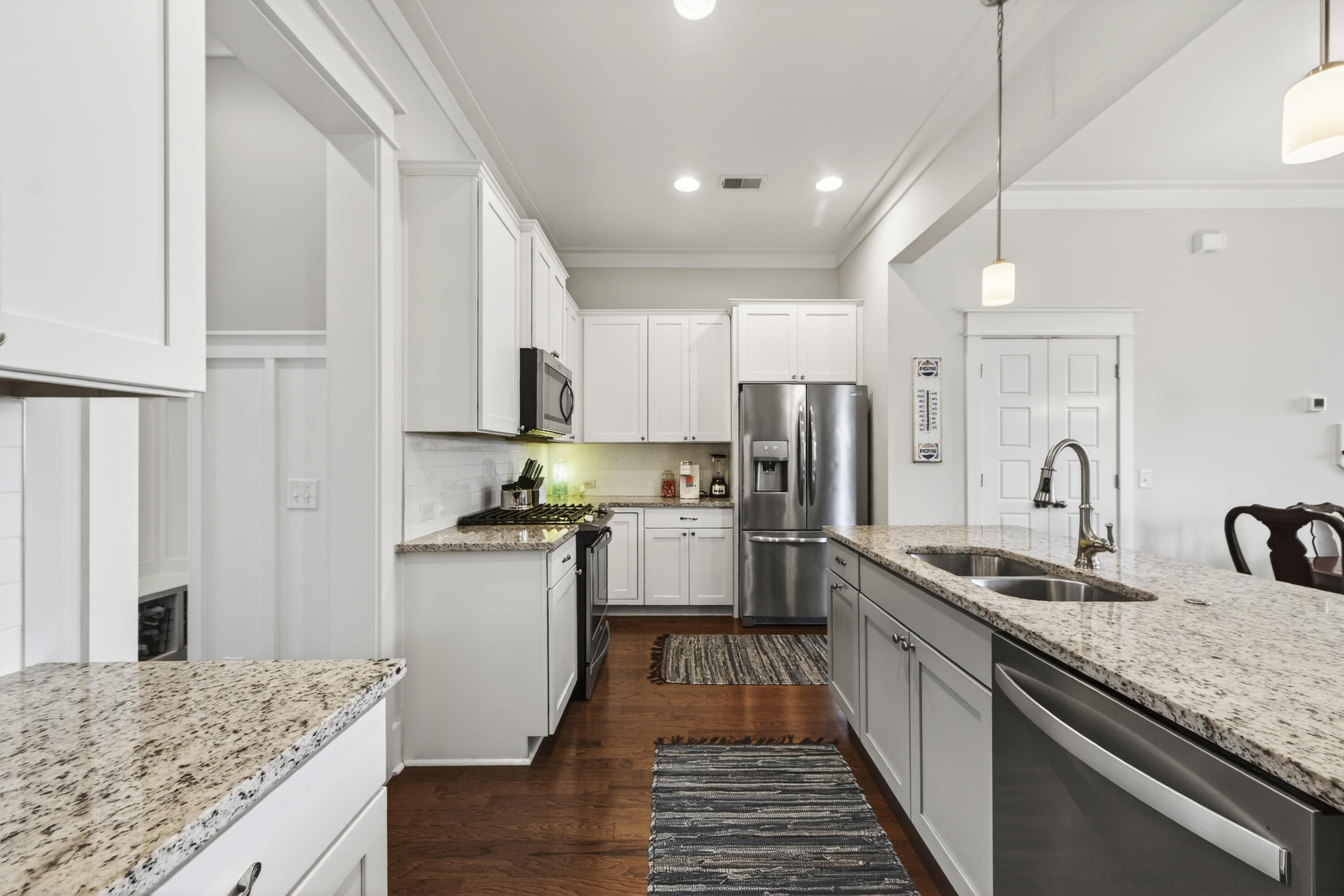 3586 Backshore Drive Mount Pleasant, SC 29466 - Photo 19 of 57 Kitchen