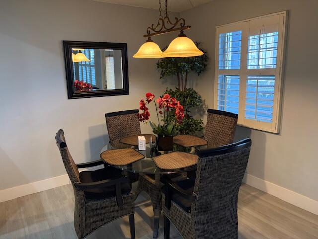 1015 Cornwall East, Unit 1015 Boca Raton, FL 33434 - Photo 4 of 19 Dining Area