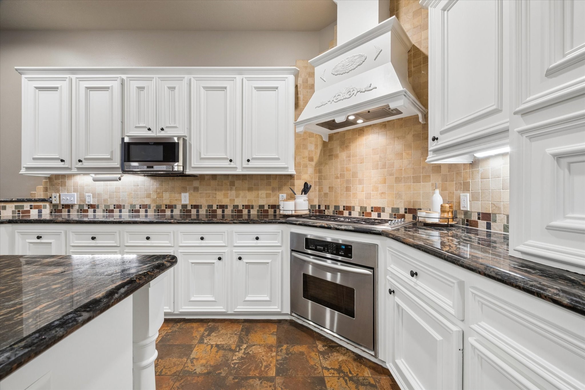 16519 Deerhaven Run Rosharon, TX 77583 - Photo 11 of 47 a kitchen with stainless steel appliances granite countertop a stove a sink and a granite counter tops