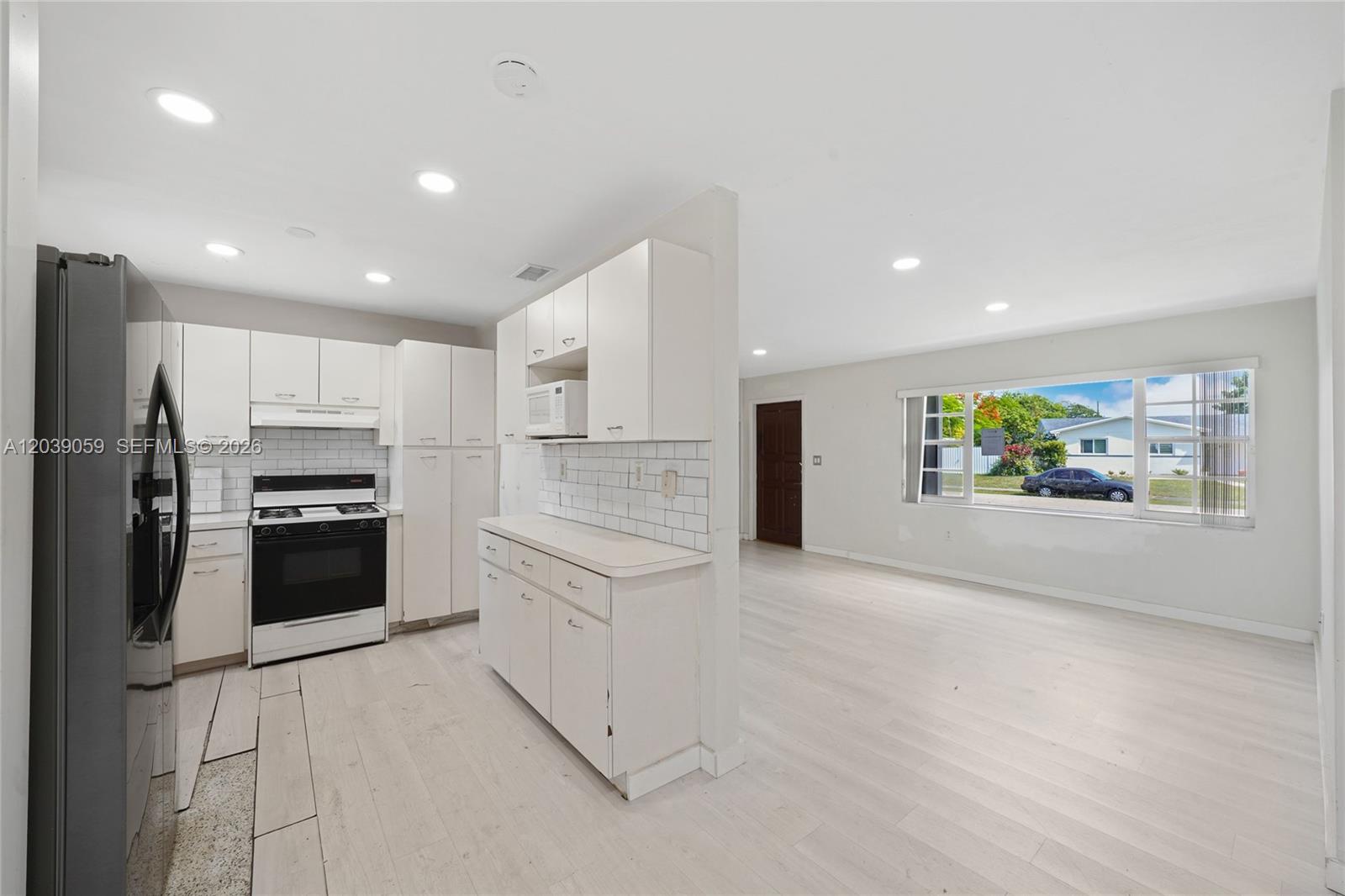 10051 Southwest 13th Terrace Miami, FL 33174 - Photo 8 of 26