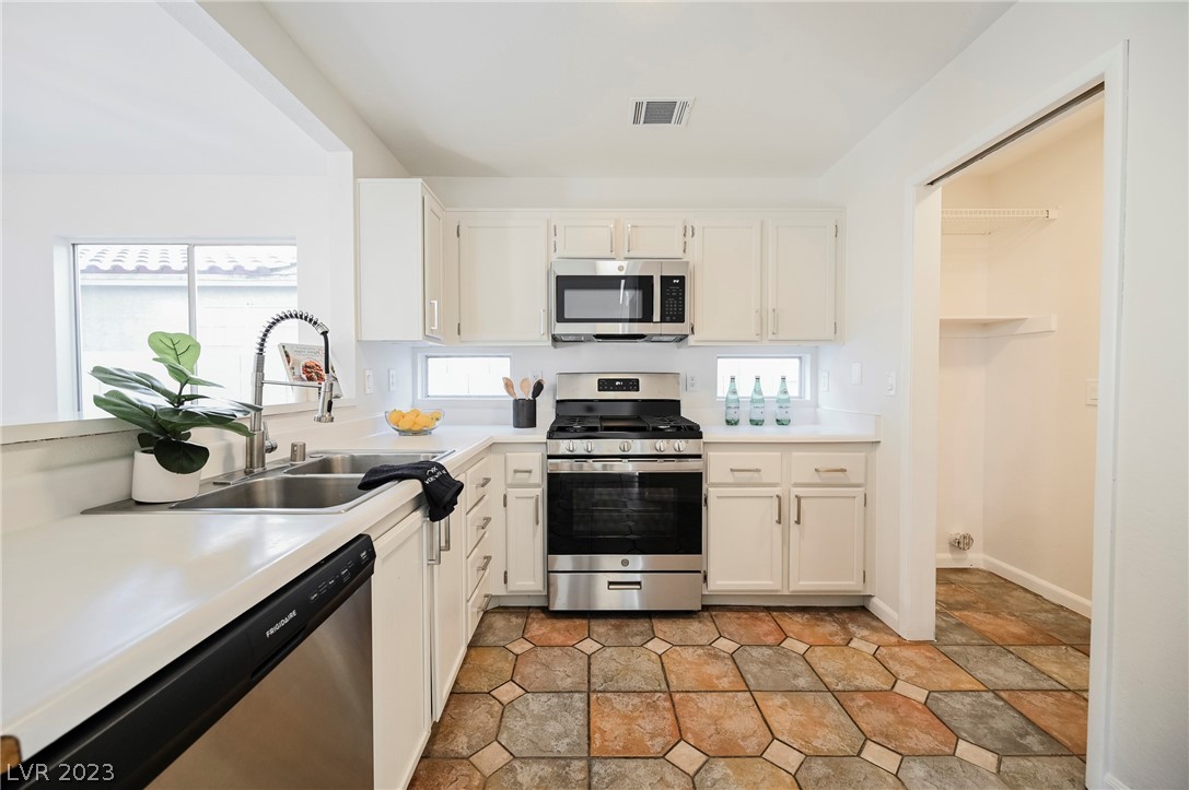 2309 Bowstring Drive Las Vegas, NV 89142 - Photo 10 of 28