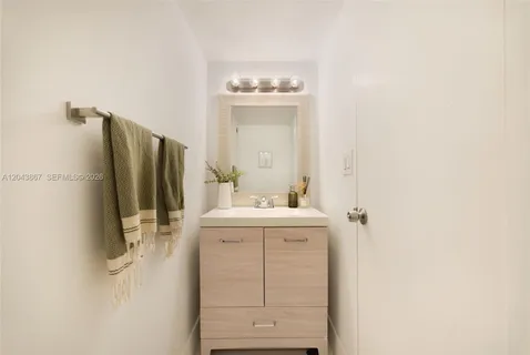 $2,500 | 150 Southeast 25th Road, Unit 2J, Miami, FL 33129