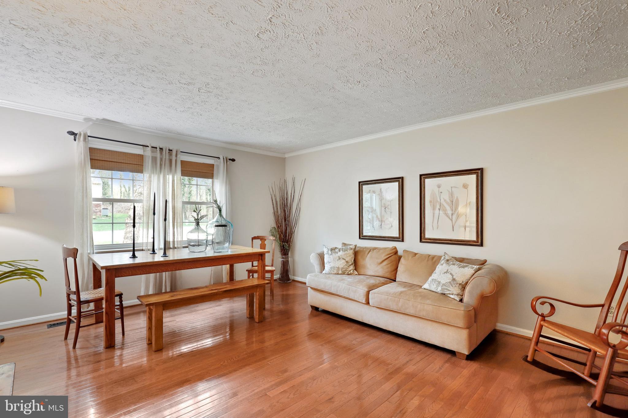 194 Oak Drive Pasadena, MD 21122 - Photo 4 of 35