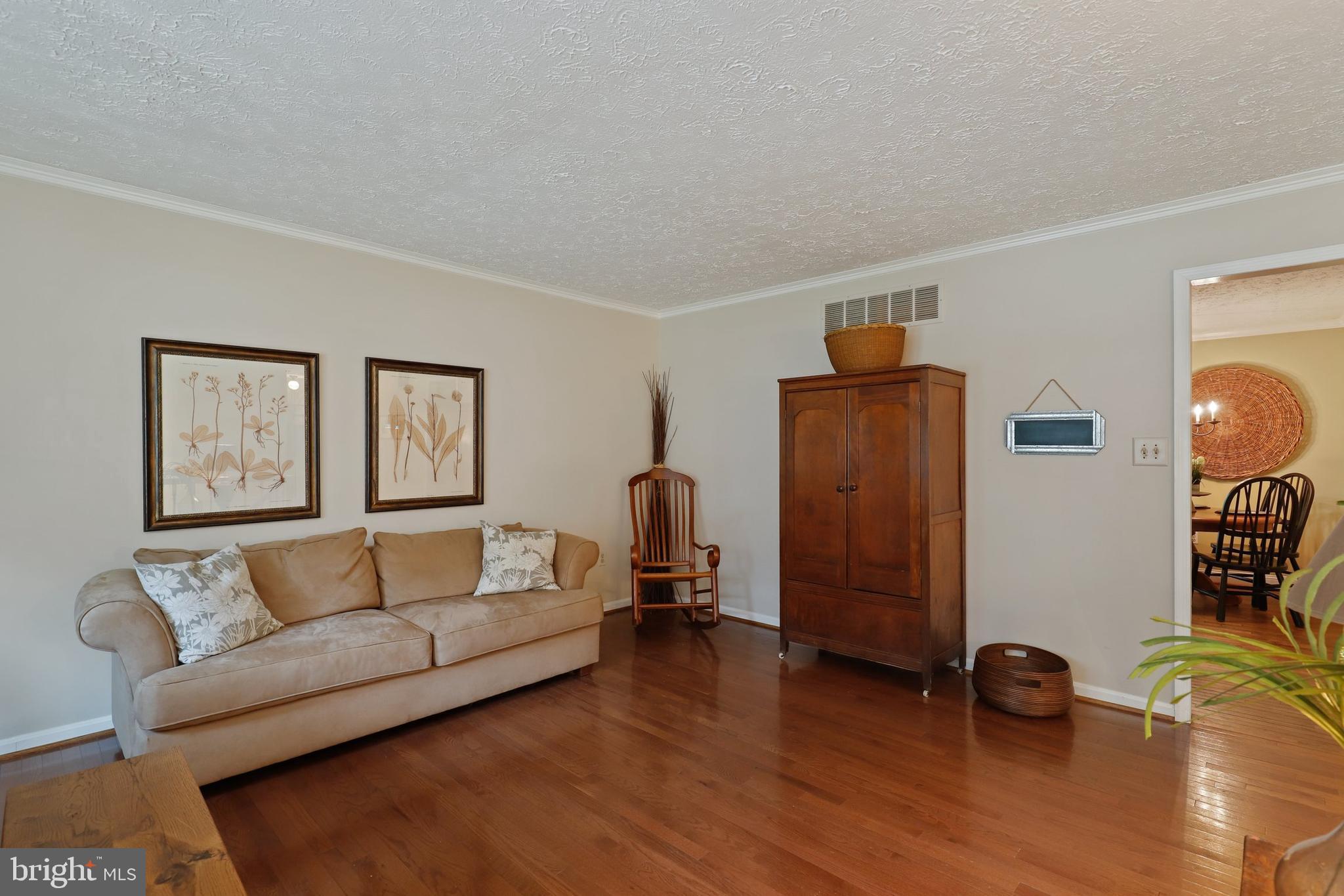 194 Oak Drive Pasadena, MD 21122 - Photo 6 of 35