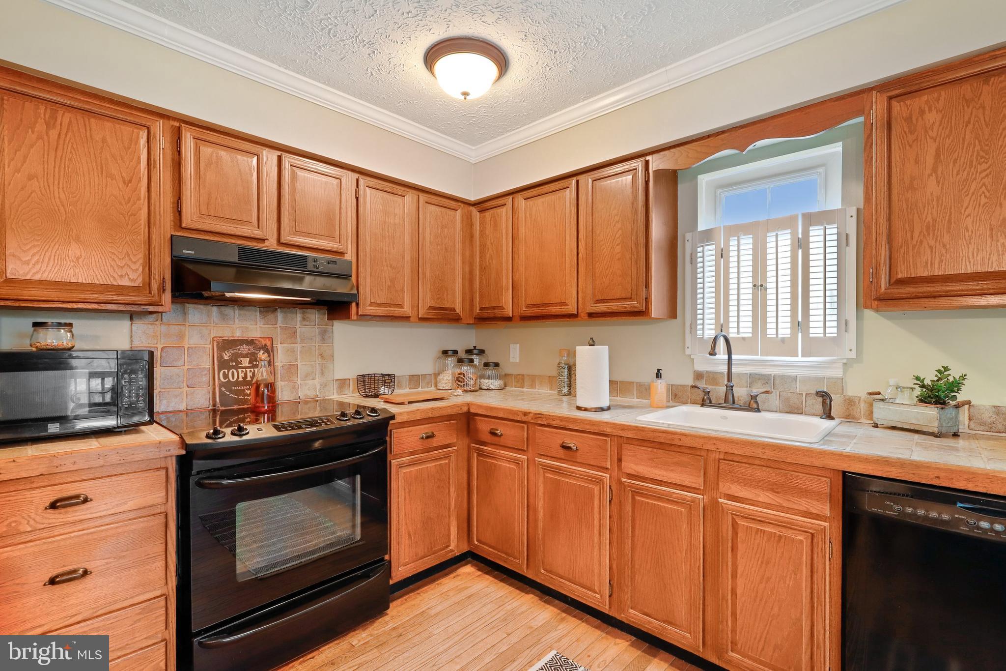 194 Oak Drive Pasadena, MD 21122 - Photo 8 of 35