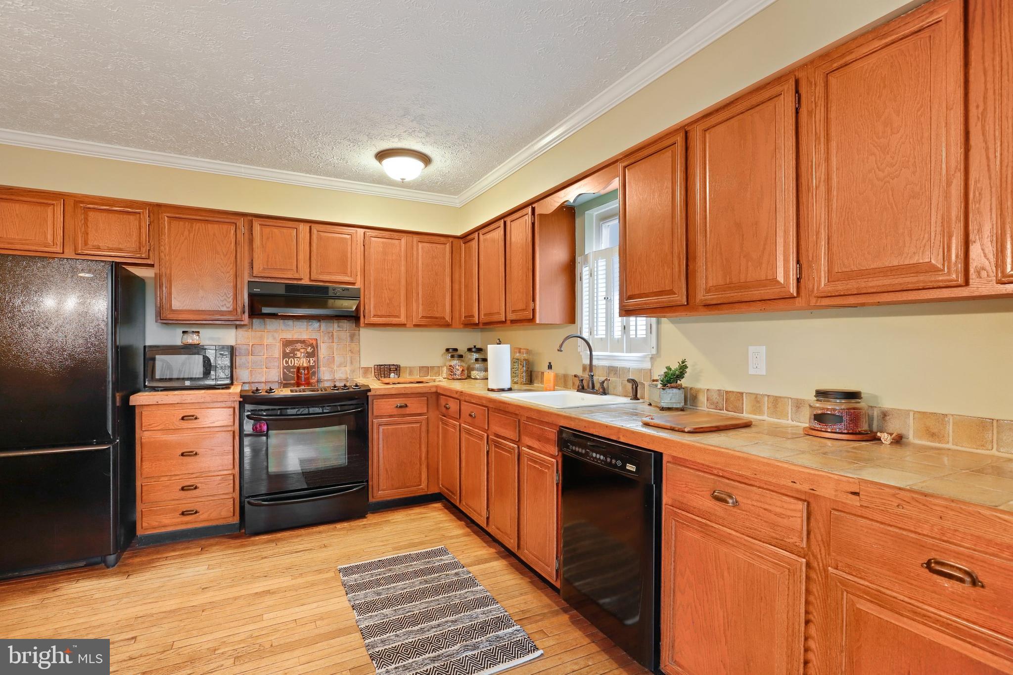 194 Oak Drive Pasadena, MD 21122 - Photo 10 of 35