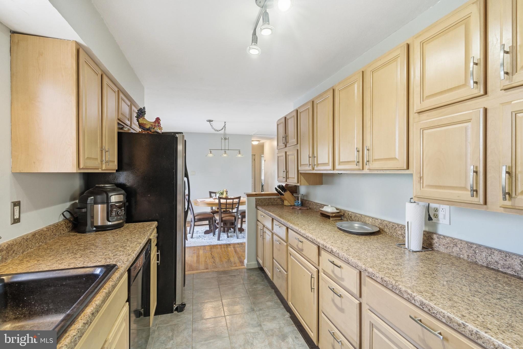 17 Woosamonsa Road Pennington, NJ 08534 - Photo 22 of 43