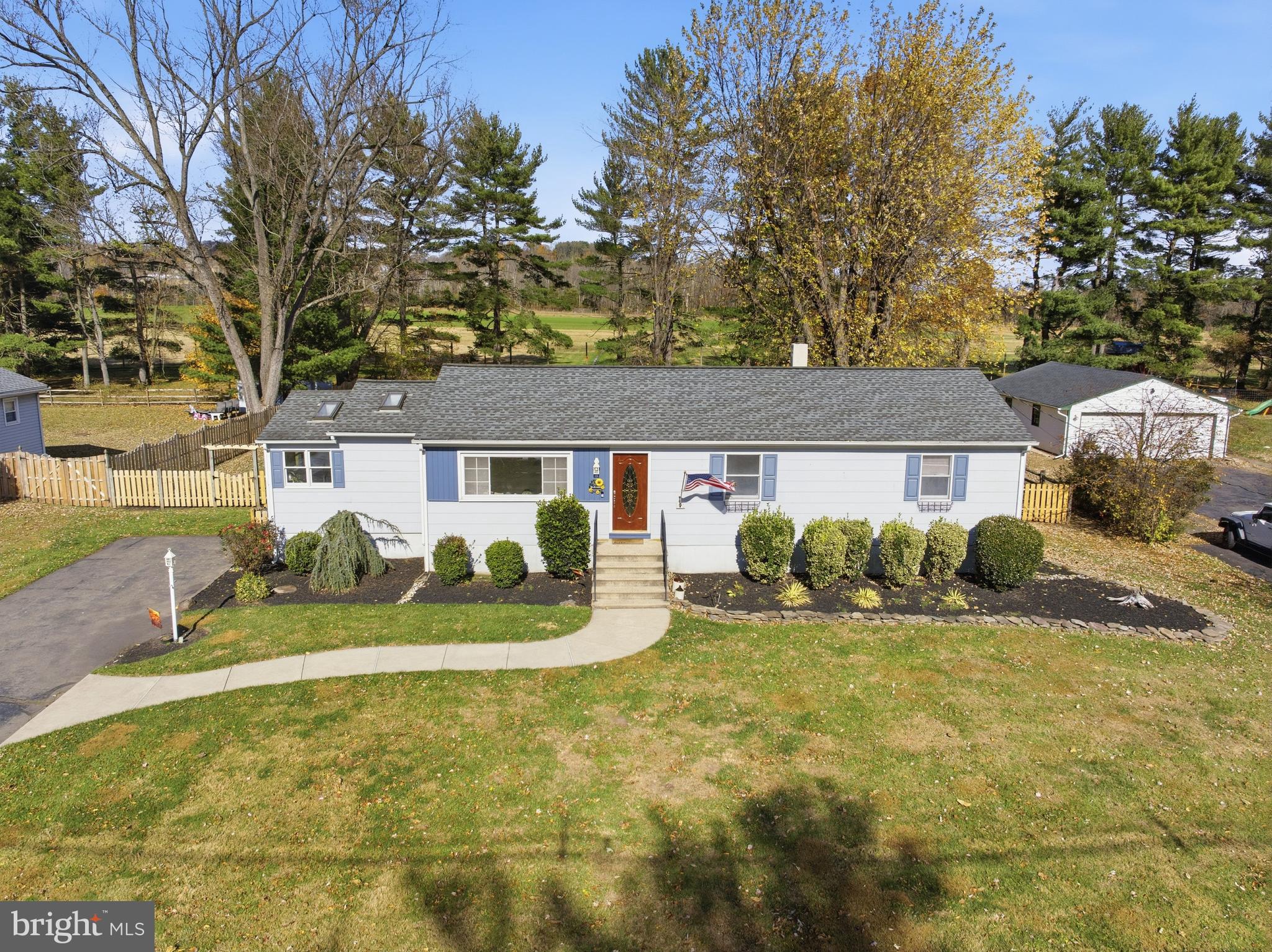 17 Woosamonsa Road Pennington, NJ 08534 - Photo 4 of 43