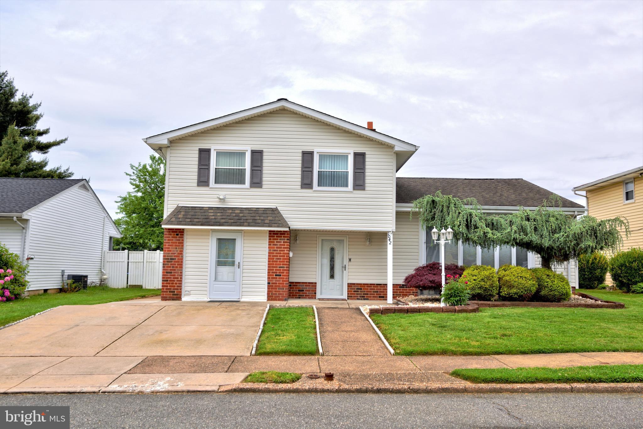 1042 Alpena Road Philadelphia, PA 19115 - Photo 4 of 40
