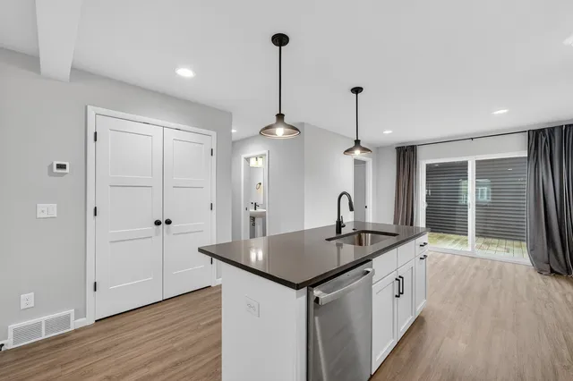 $424,900 | 2546 Wildcat Drive, Fitchburg, WI 53711