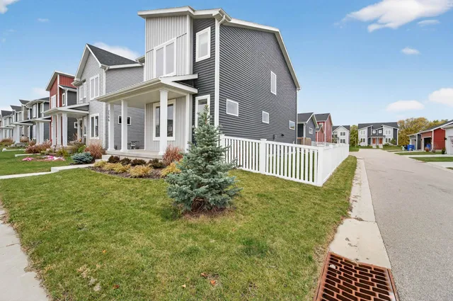 $424,900 | 2546 Wildcat Drive, Fitchburg, WI 53711