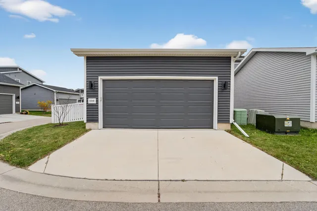 $424,900 | 2546 Wildcat Drive, Fitchburg, WI 53711