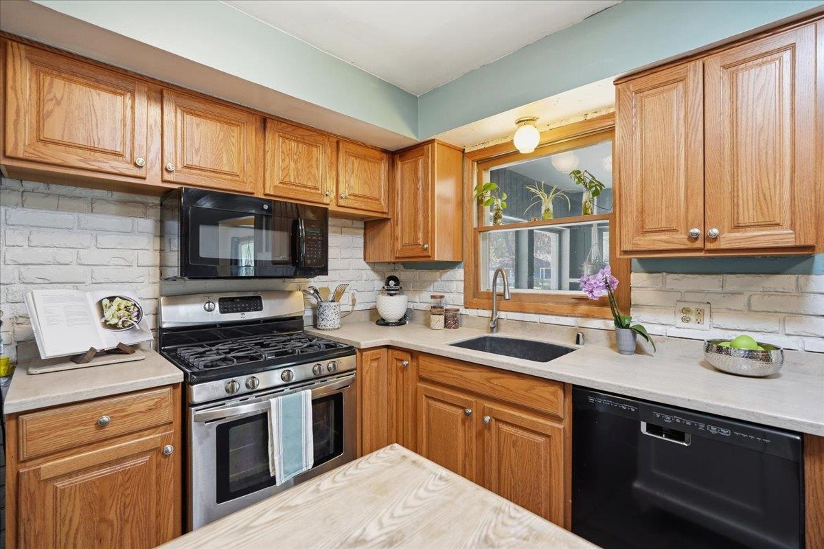 4802 Steinhauer Trail Madison, WI 53716 - Photo 10 of 45