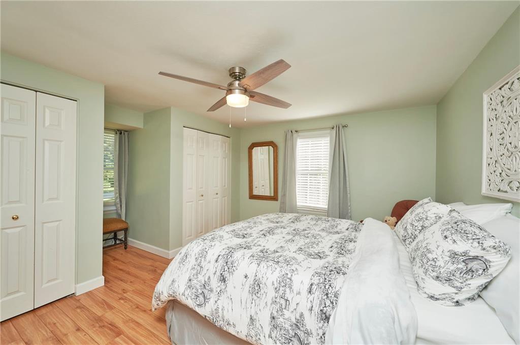 1565 48th Avenue Vero Beach, FL 32966 - Photo 28 of 34 a bedroom with a large bed and a window