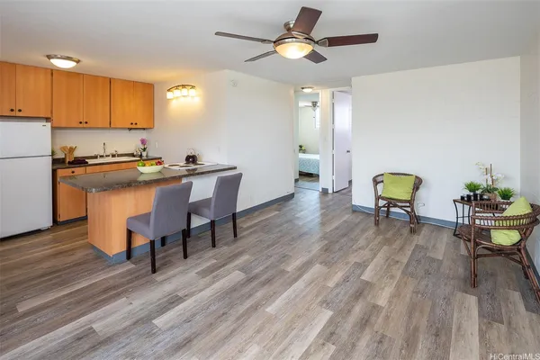 $1,950 | 855 Olokele Avenue, Unit 401, Honolulu, HI 96816