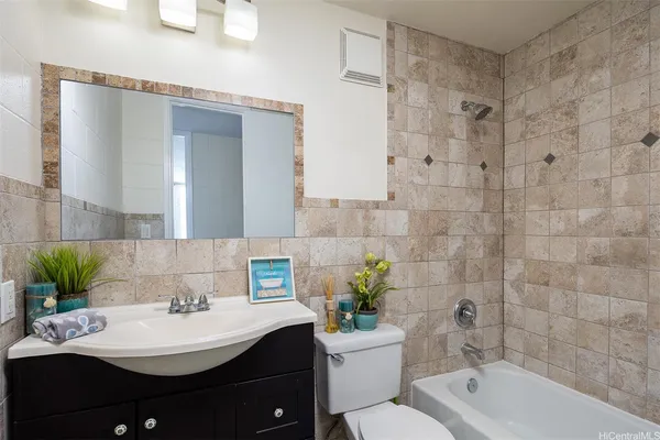 $1,950 | 855 Olokele Avenue, Unit 401, Honolulu, HI 96816