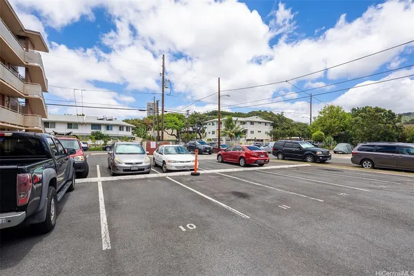 $1,950 | 855 Olokele Avenue, Unit 401, Honolulu, HI 96816