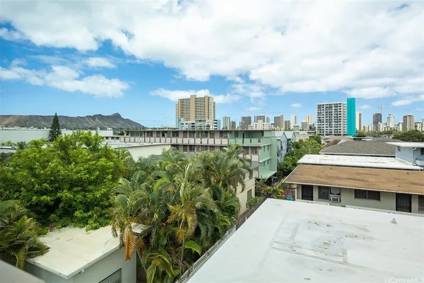 $1,950 | 855 Olokele Avenue, Unit 401, Honolulu, HI 96816