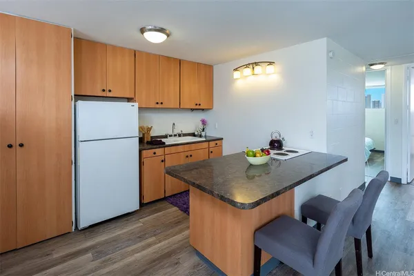 $1,950 | 855 Olokele Avenue, Unit 401, Honolulu, HI 96816