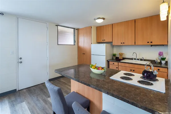 $1,950 | 855 Olokele Avenue, Unit 401, Honolulu, HI 96816