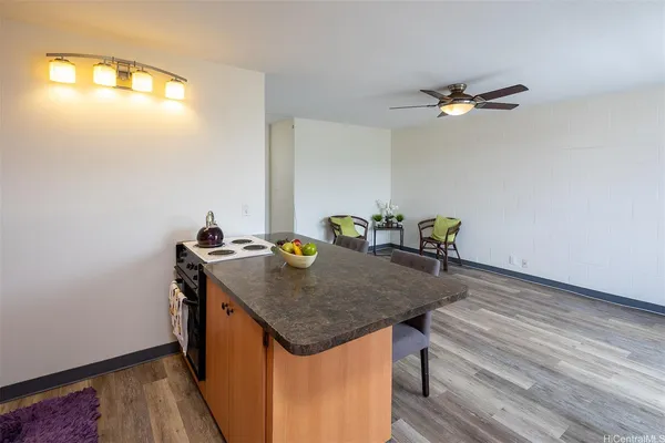 $1,950 | 855 Olokele Avenue, Unit 401, Honolulu, HI 96816