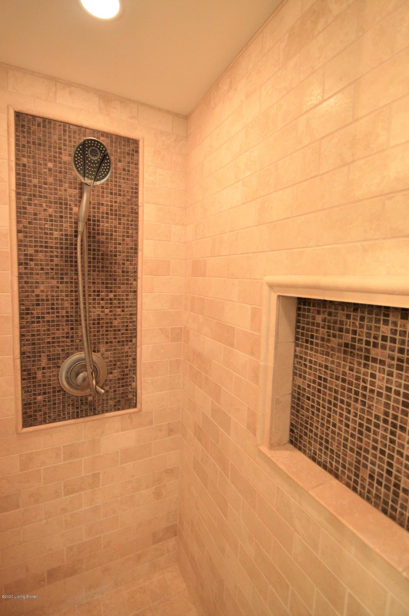 313 Alcott Road Louisville, KY 40207 - Photo 3 of 23 DSC_0281