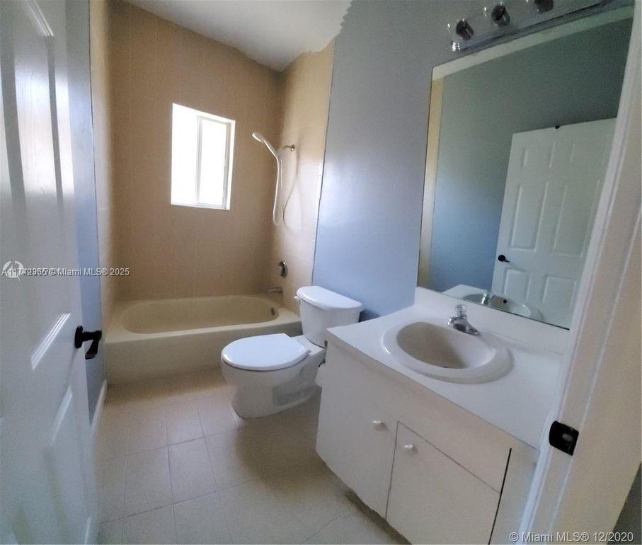 3544 Northeast 3rd Drive Homestead, FL 33033 - Photo 15 of 25 a bathroom with a toilet a sink and a bathtub