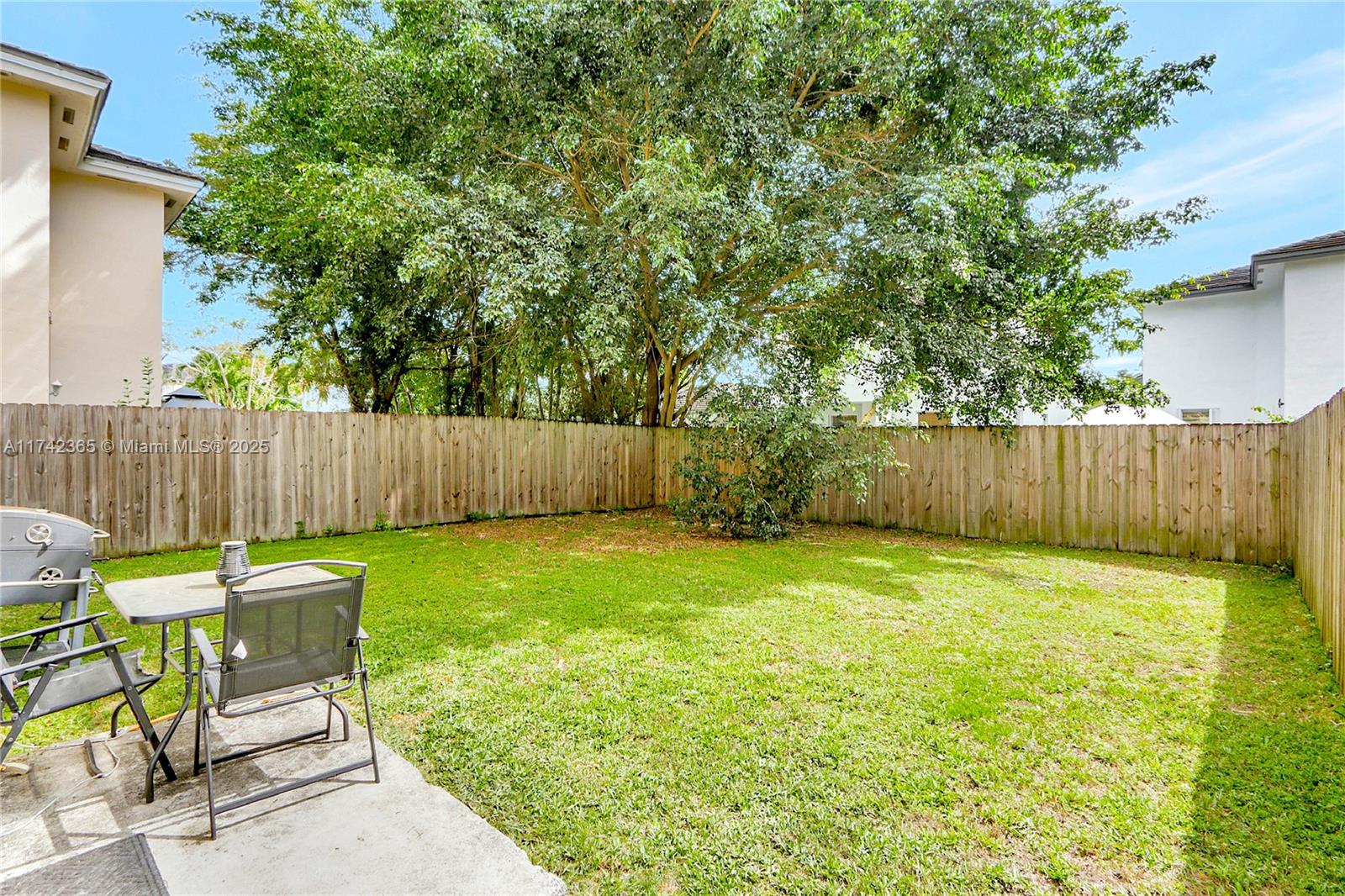 3544 Northeast 3rd Drive Homestead, FL 33033 - Photo 22 of 25 a garden with wooden fence