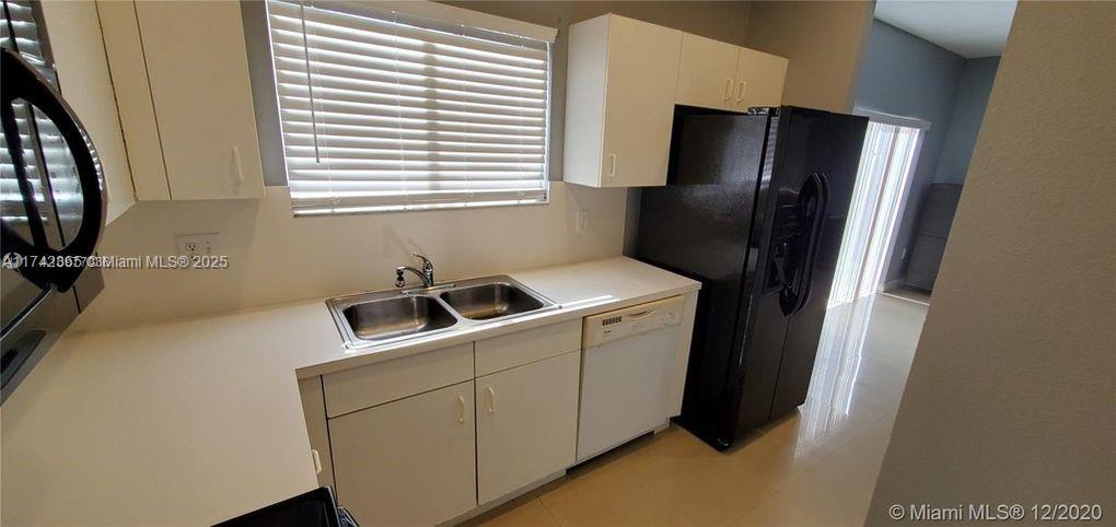 3544 Northeast 3rd Drive Homestead, FL 33033 - Photo 7 of 25 a utility room with dryer and washer