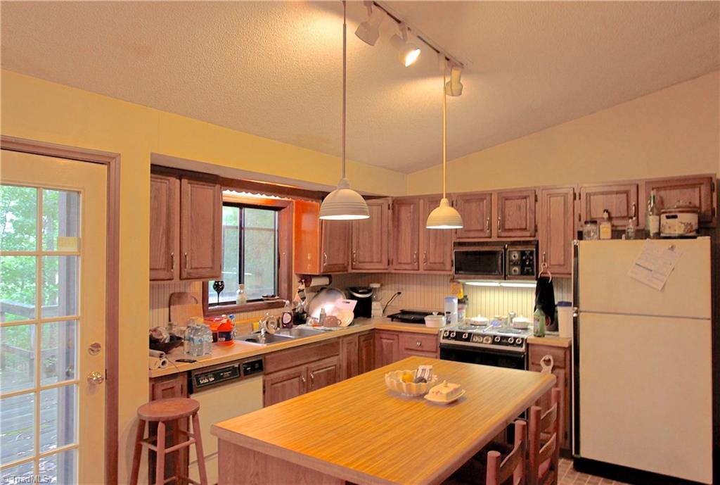 234 Paschall Road Summerfield, NC 27358 - Photo 7 of 24