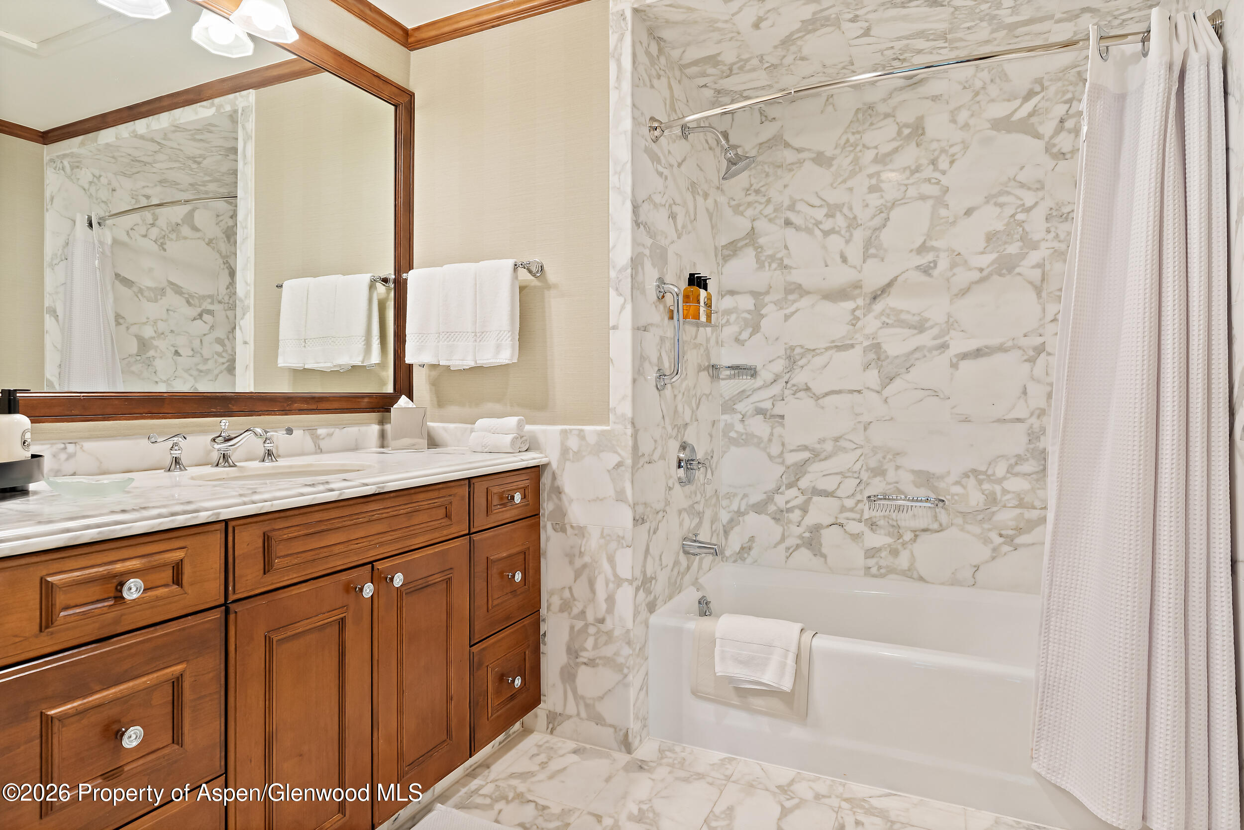 39 Boomerang Road, Unit 8210/WINTER INTEREST 3 Aspen, CO 81611 - Photo 18 of 44 a bathroom with a granite countertop sink a toilet and bathtub