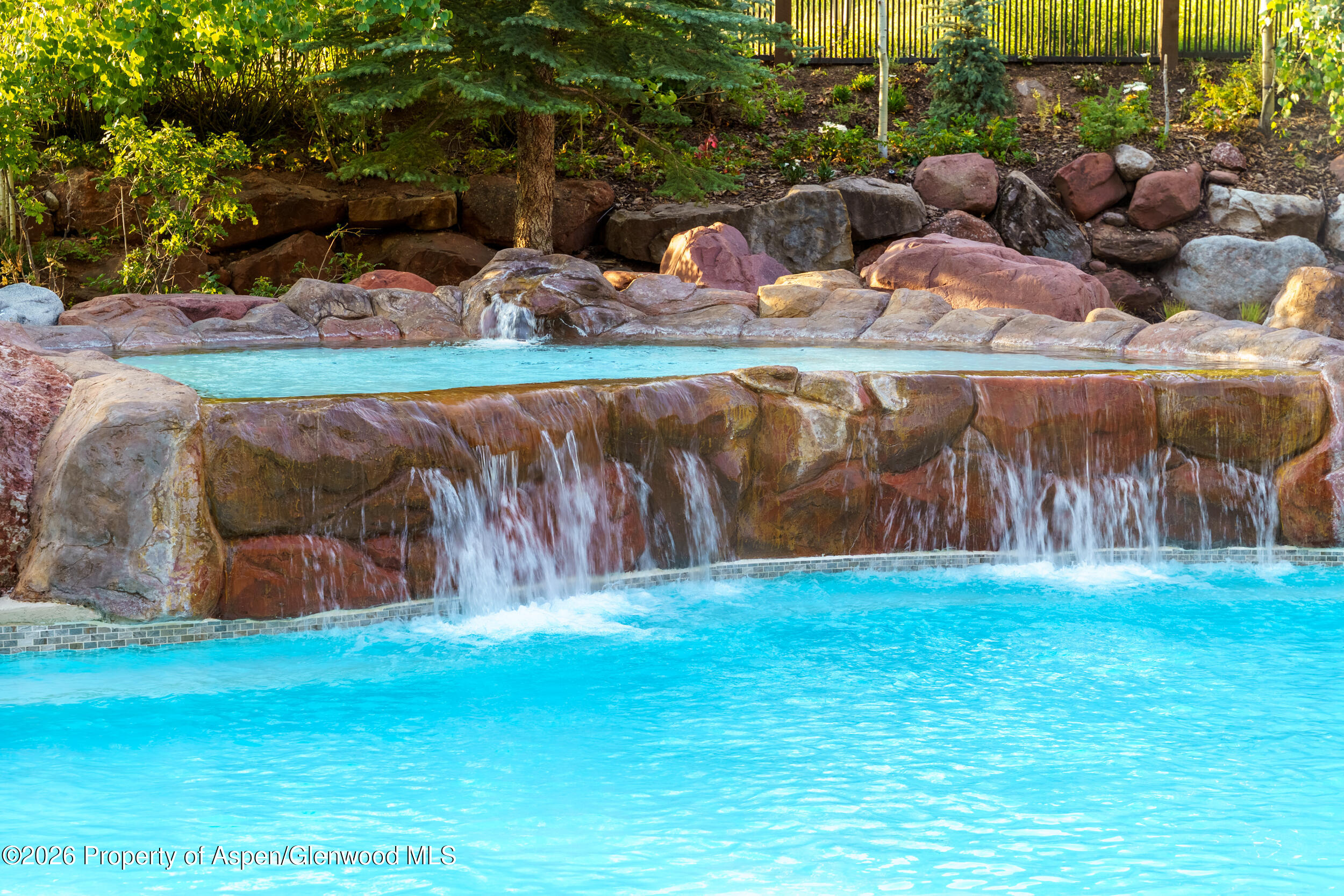 39 Boomerang Road, Unit 8210/WINTER INTEREST 3 Aspen, CO 81611 - Photo 31 of 44 a view of backyard with tub