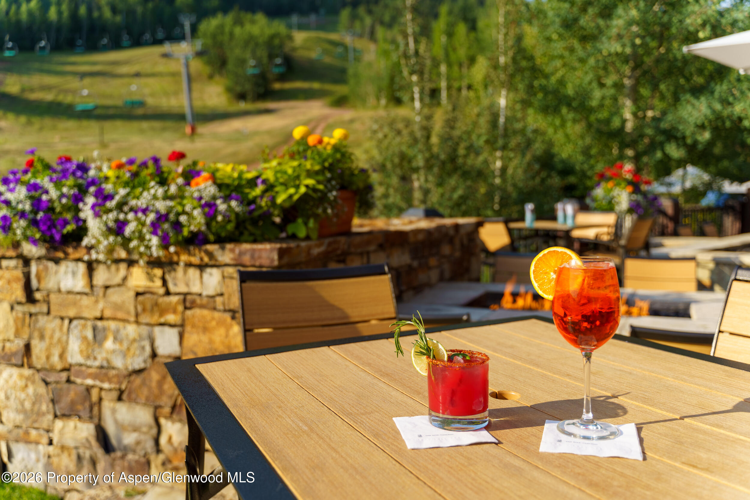 39 Boomerang Road, Unit 8210/WINTER INTEREST 3 Aspen, CO 81611 - Photo 33 of 44 a outdoor view with a sitting space