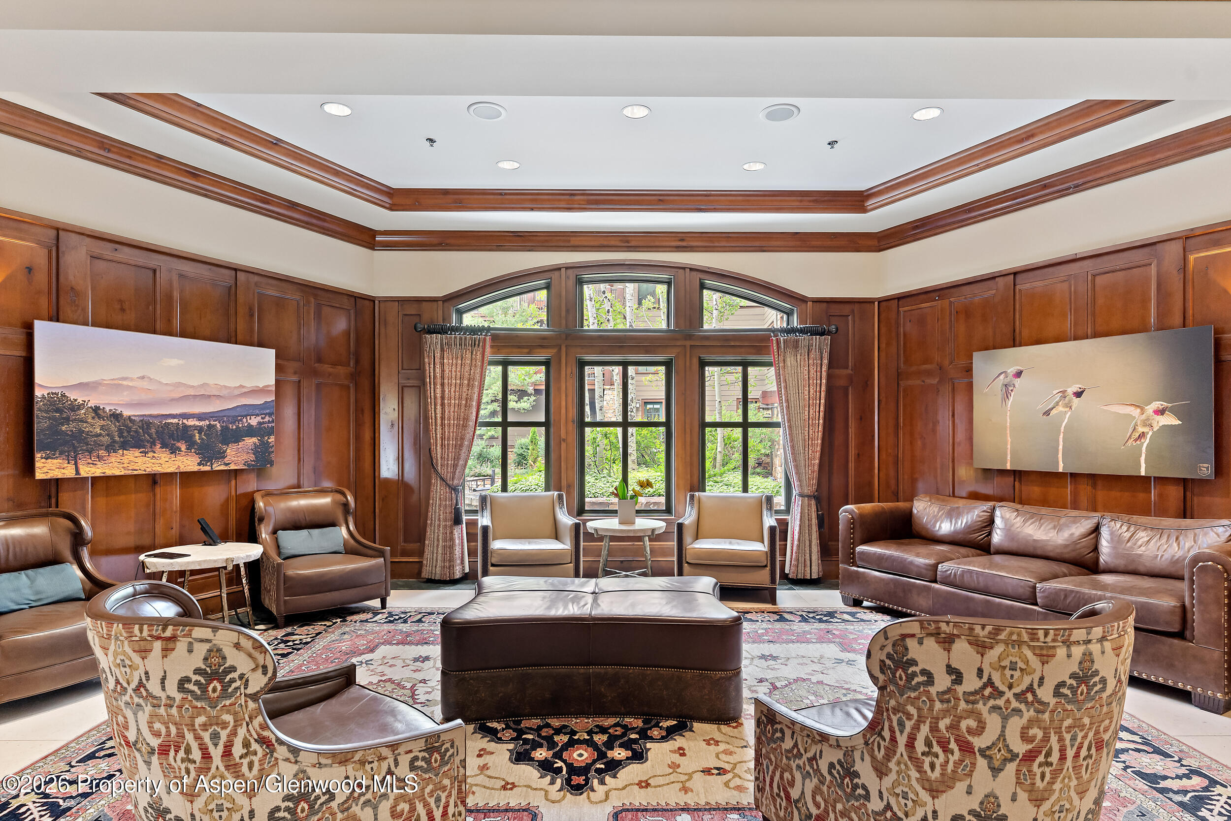 39 Boomerang Road, Unit 8210/WINTER INTEREST 3 Aspen, CO 81611 - Photo 43 of 44 a living room with furniture and a large window
